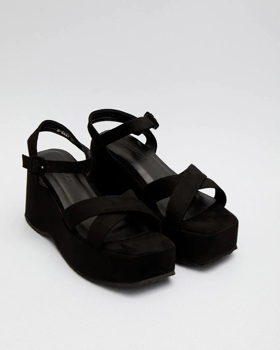 ANIKA  SANDALIAS NEGRAS CON PLATAFORMA Y TIRAS CRUZADAS