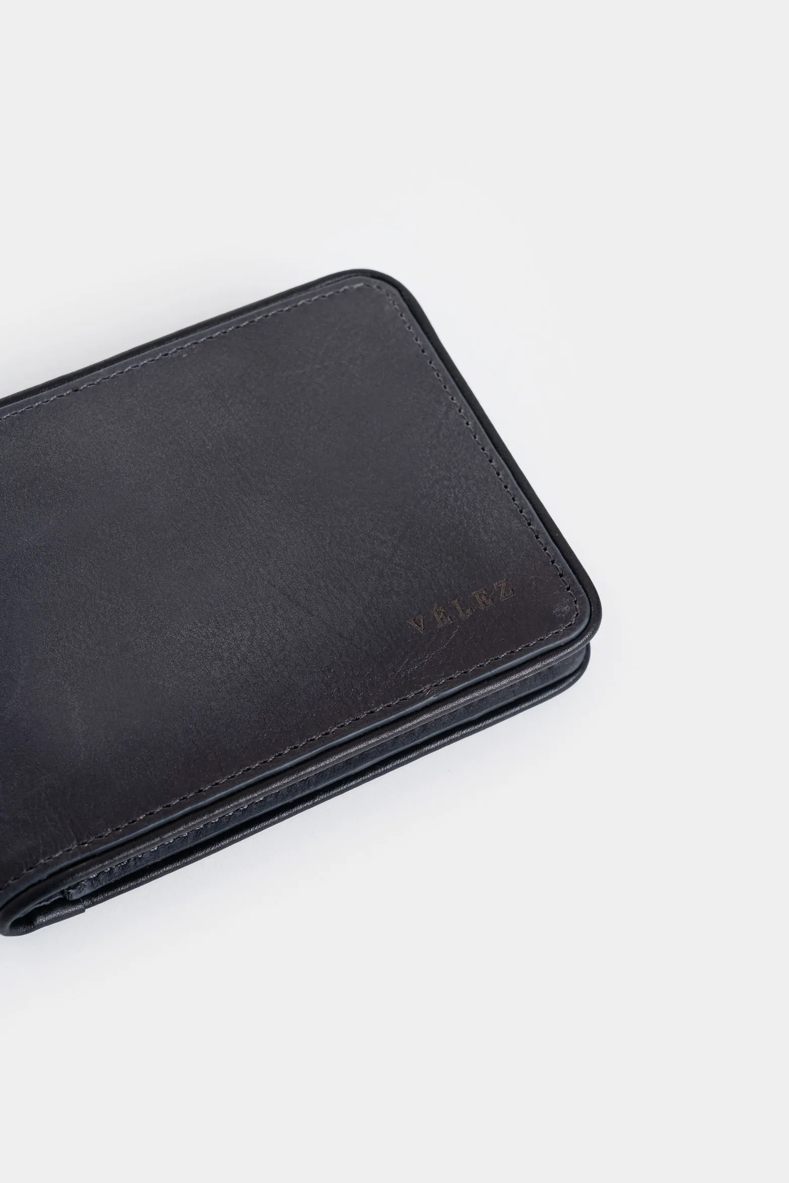 Billetera Pegasus de cuero para hombre detalle contraste