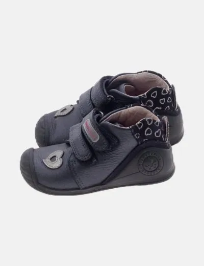Biomecanics Zapato azul marino estampado