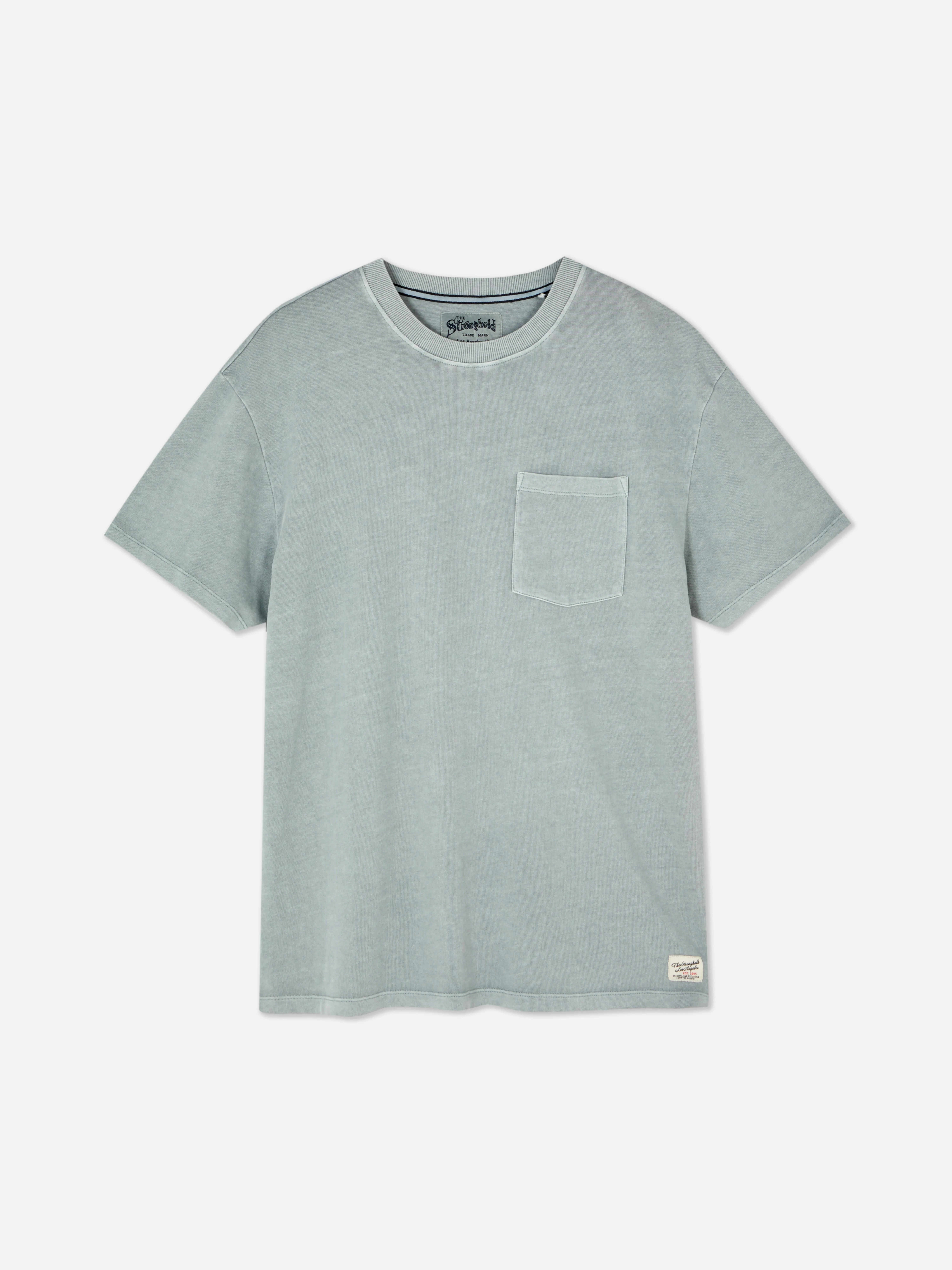 Camiseta con bolsillo de The Stronghold