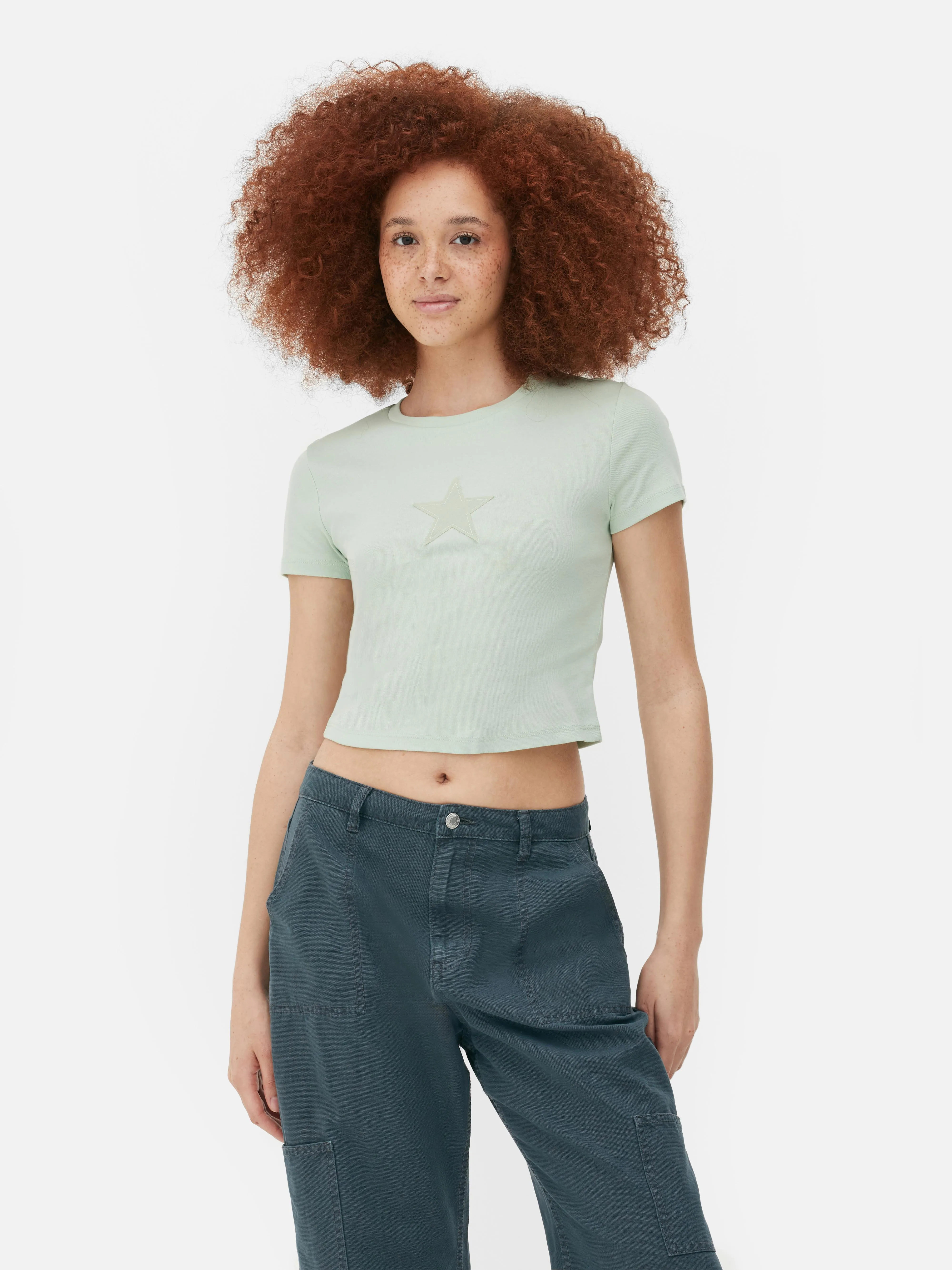 Camiseta corta tipo bebé con parche