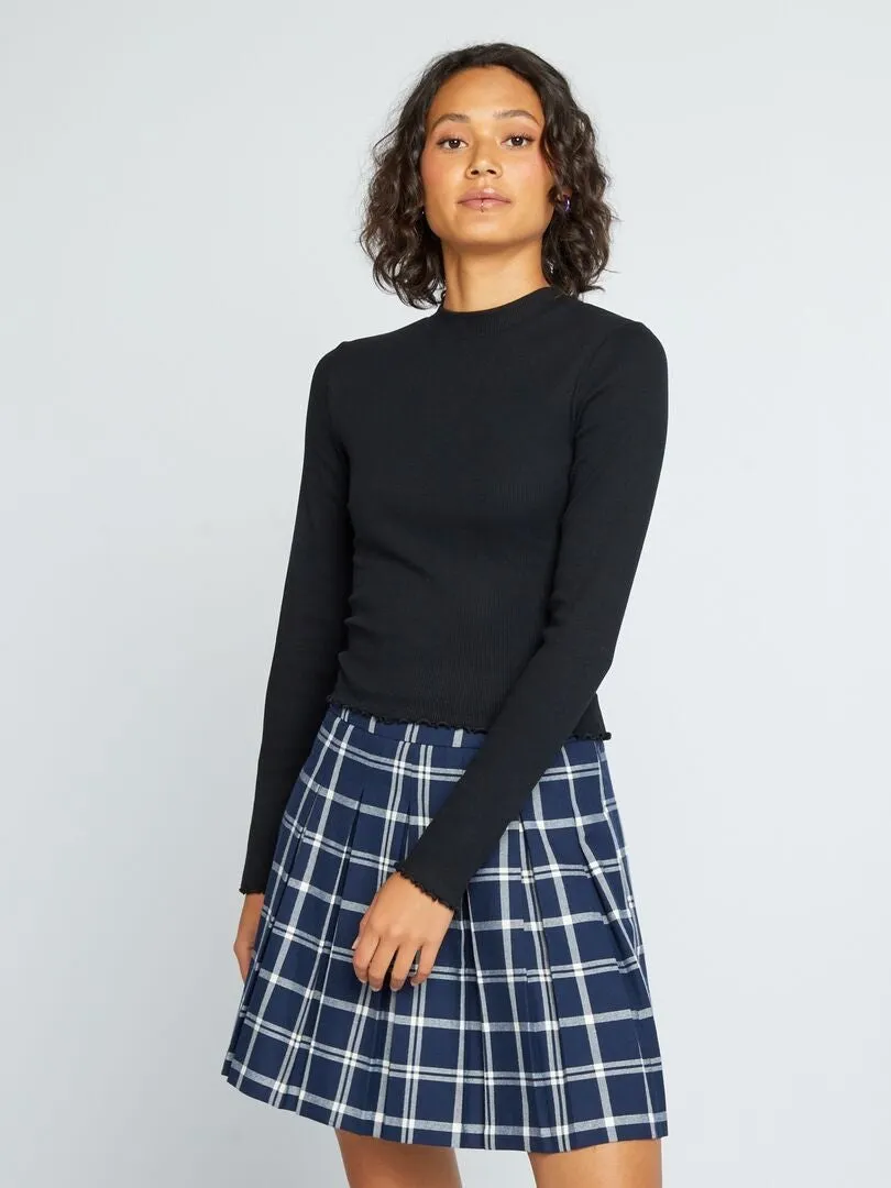 CAMISETA DE CANALé CON CUELLO ALTO  NEGRO