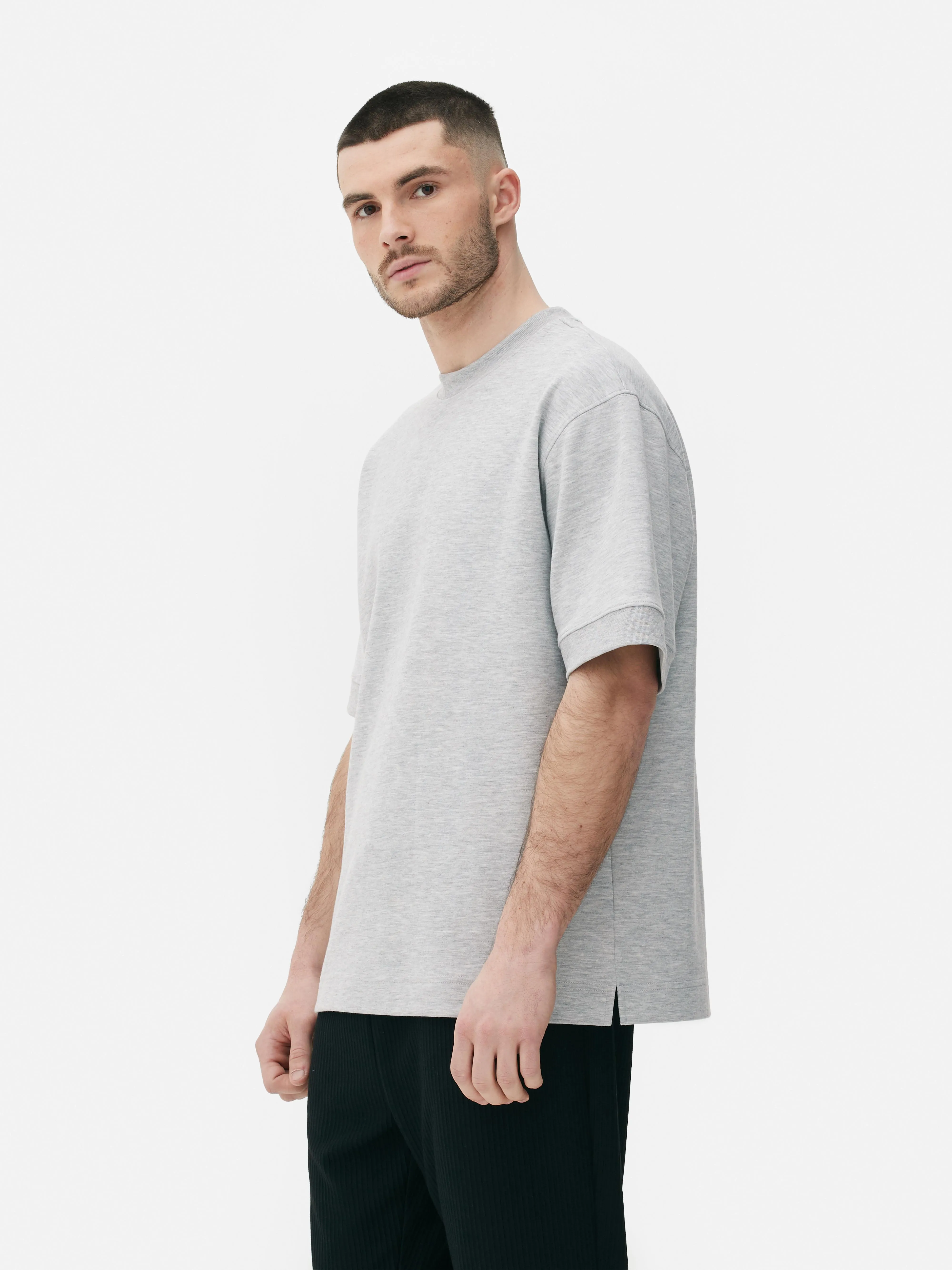 Camiseta de manga corta y cuello redondo de Kem