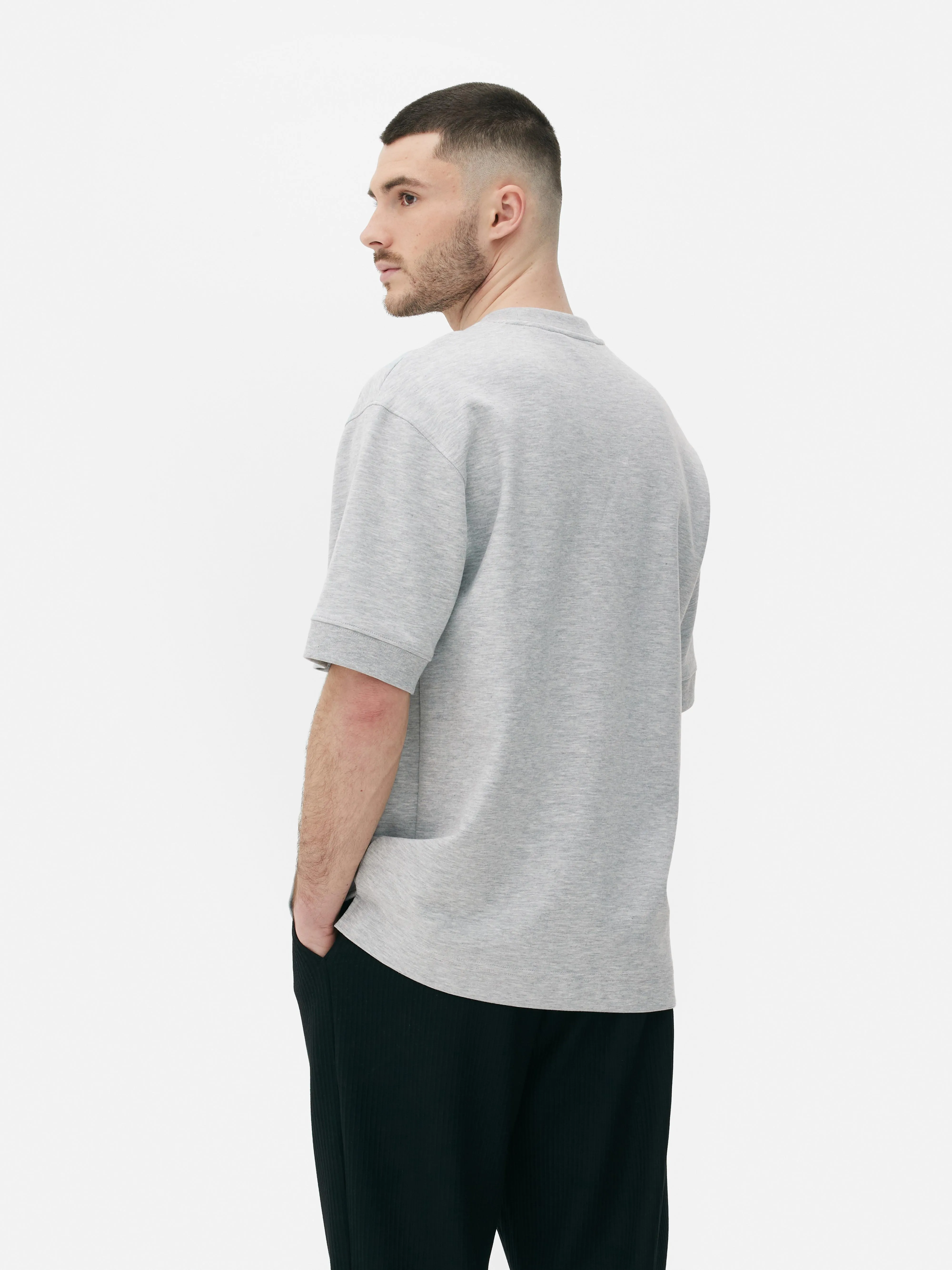 Camiseta de manga corta y cuello redondo de Kem