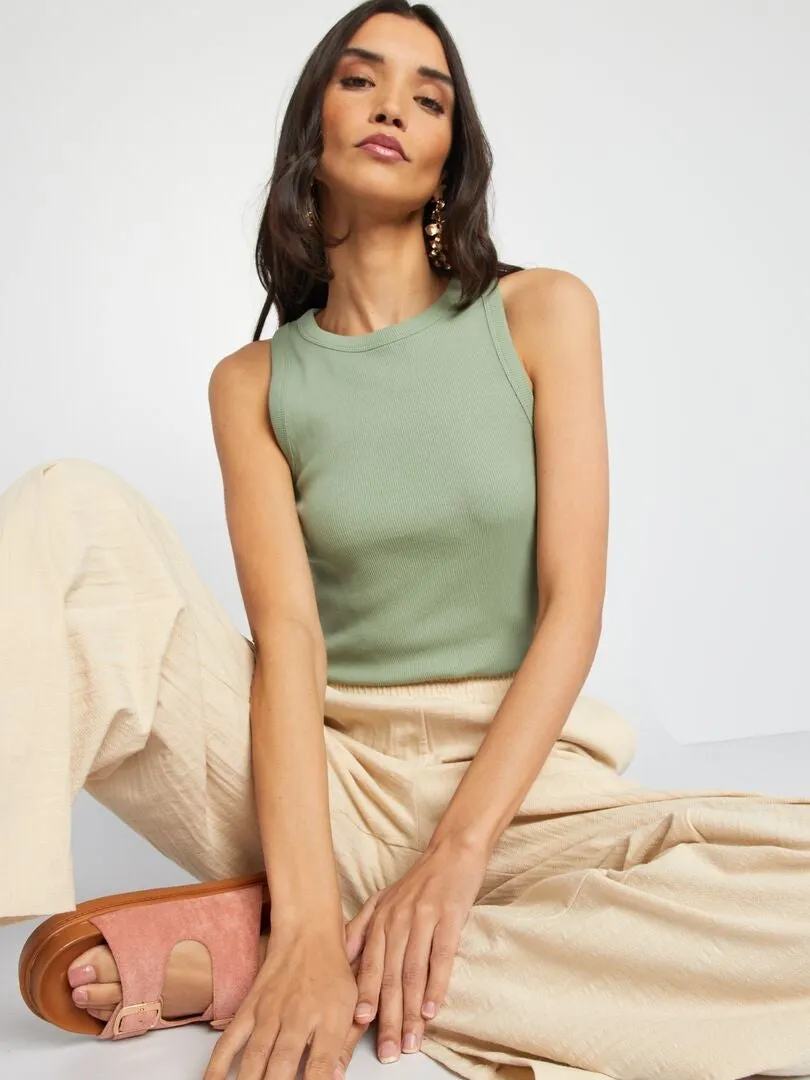 CAMISETA DE TIRANTES DE CANALé CON CUELLO AMERICANO  VERDE
