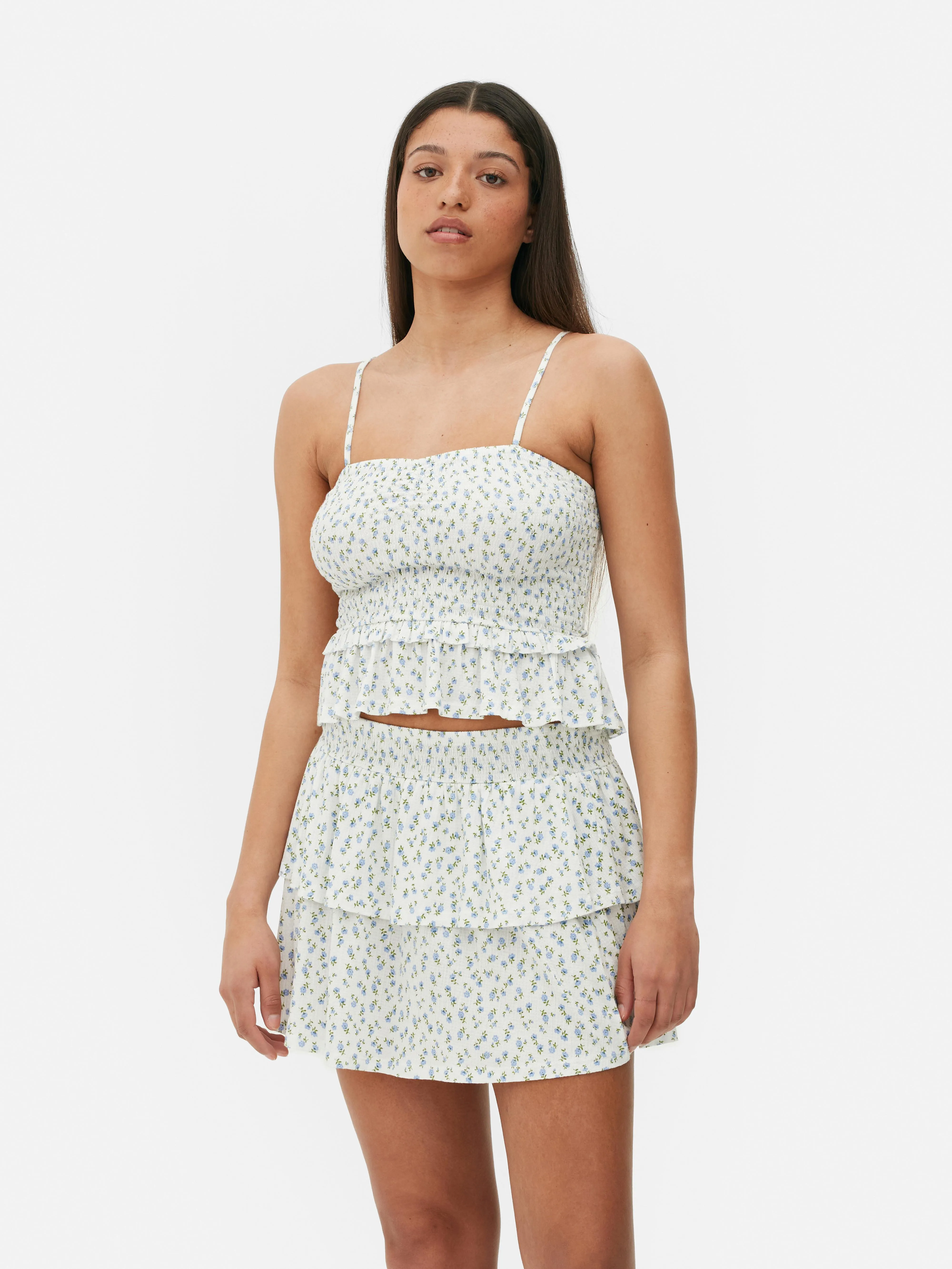 Camiseta de tirantes floral fruncida combinable