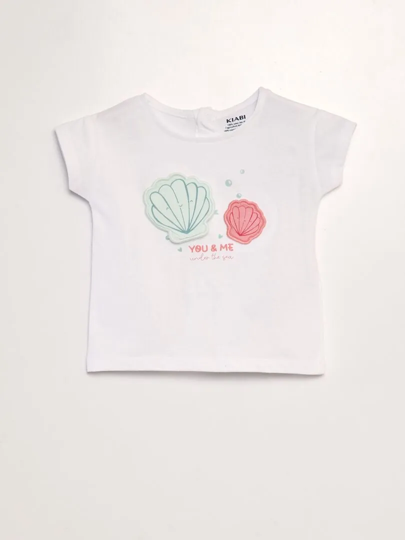 CAMISETA ESTAMPADA 'CONCHAS' + ADORNO CON RELIEVE  BLANCO