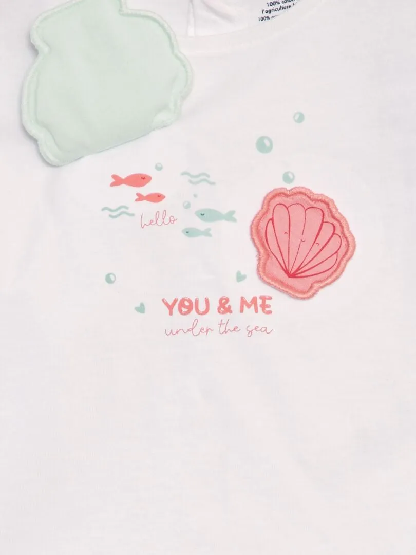CAMISETA ESTAMPADA 'CONCHAS' + ADORNO CON RELIEVE  BLANCO