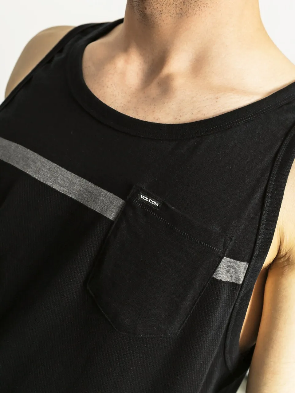 CAMISETA HOMBRE VOLCOM DE TIRANTES THREEZY TANKBLK REF A0211705 NEGRA