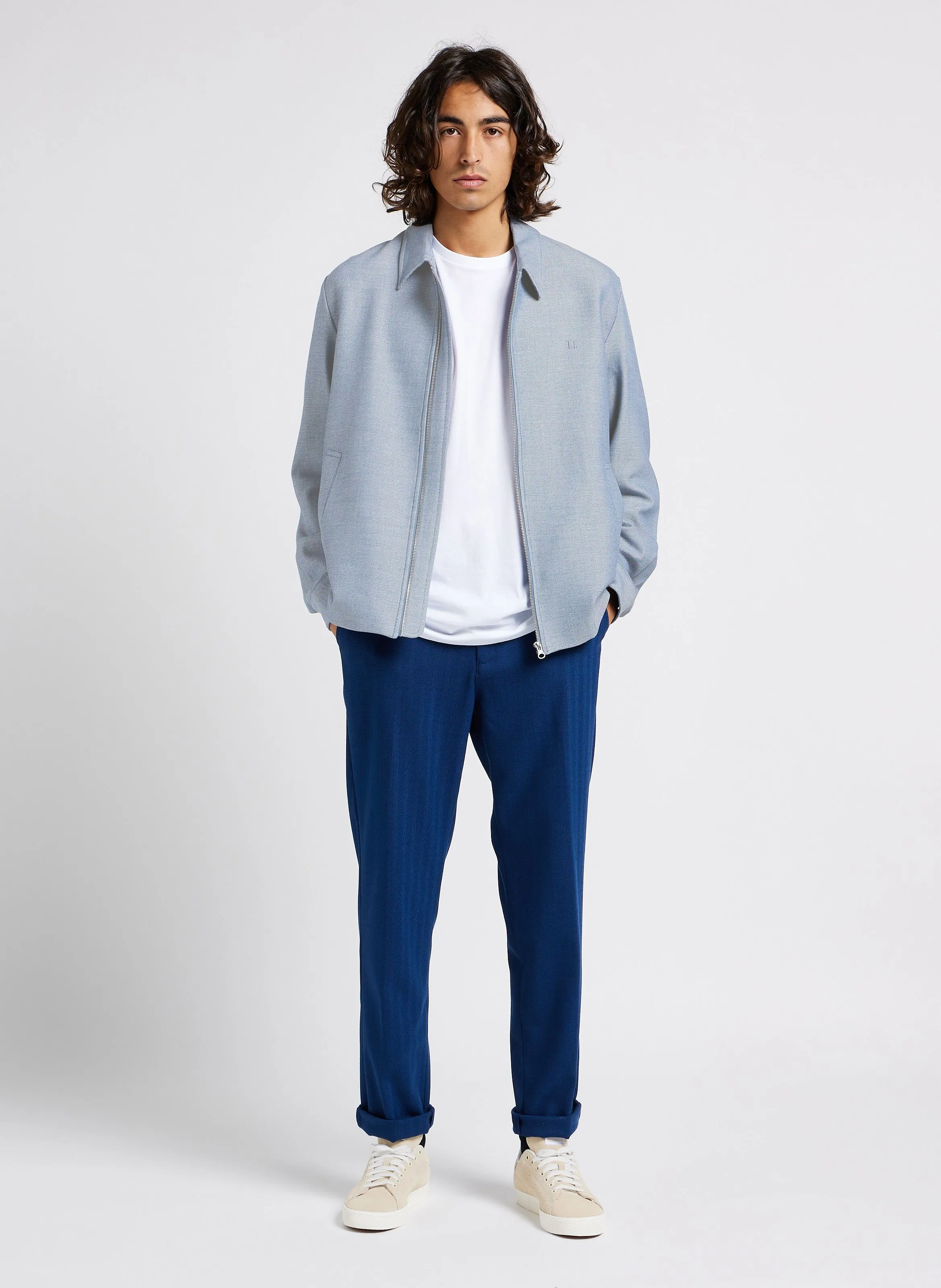 COMO  PANTALóN RECTO CON MOTIVO DE ESPIGAS EN AZUL