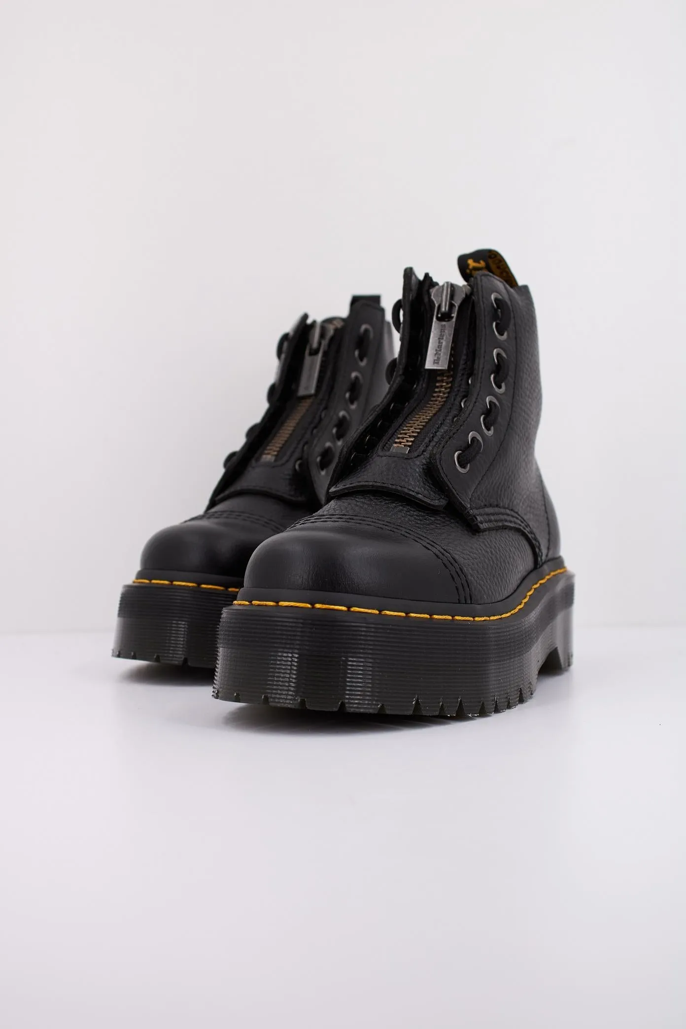 DR. MARTENS SINCLAIR 8 EYE AUNT S