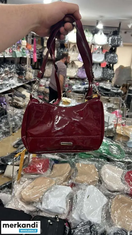 Elegantes bolsos de mujer con colores y modelos alternativos.