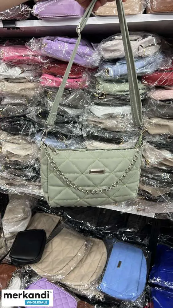 Elegantes bolsos de mujer con colores y modelos alternativos.