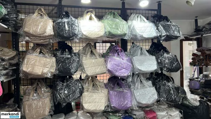 Elegantes bolsos de mujer con colores y modelos alternativos.