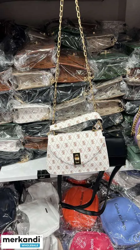 Elegantes bolsos de mujer con colores y modelos alternativos.