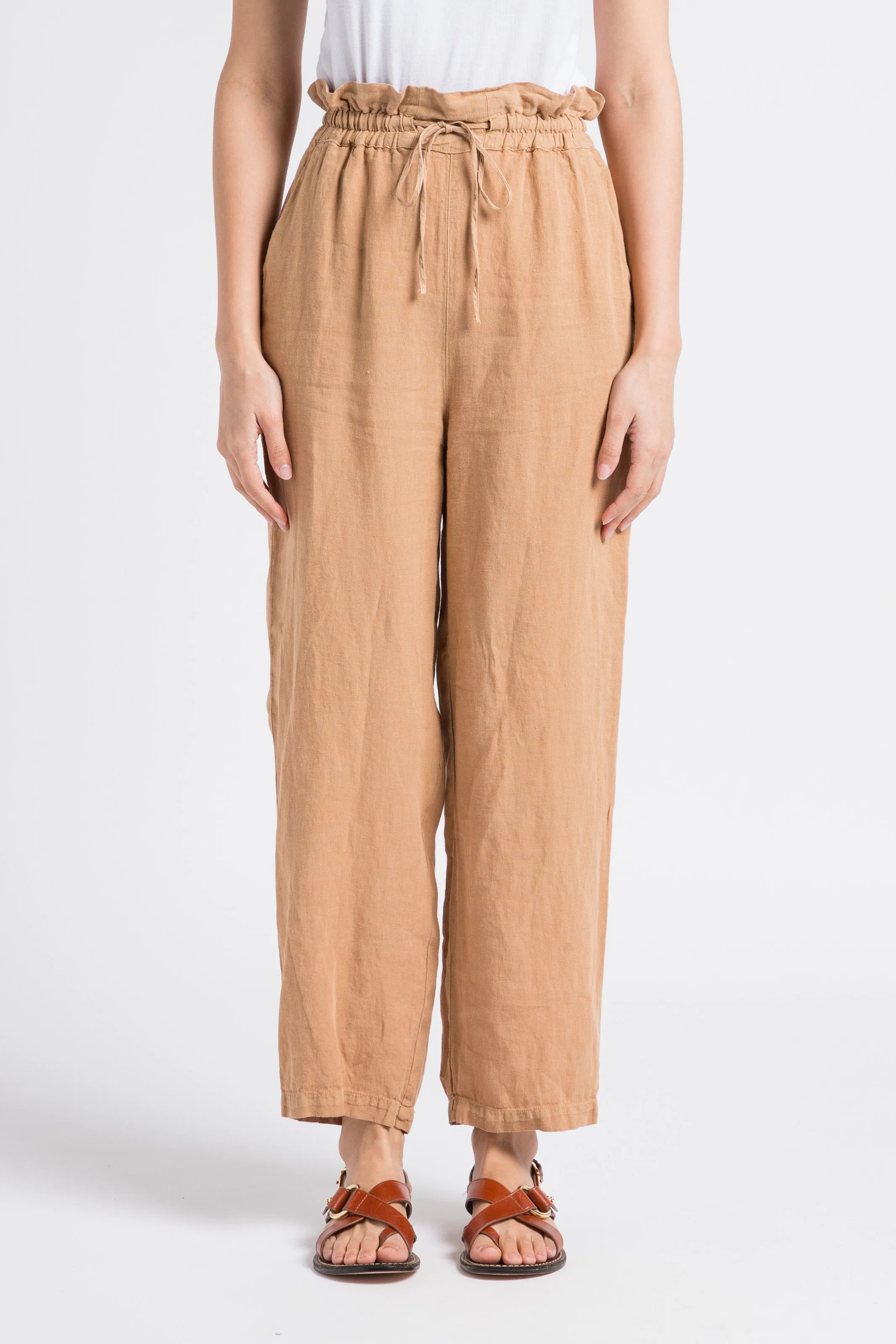 LONG BEACH  PANTALóN TAPERED DE LINO EN MARRON