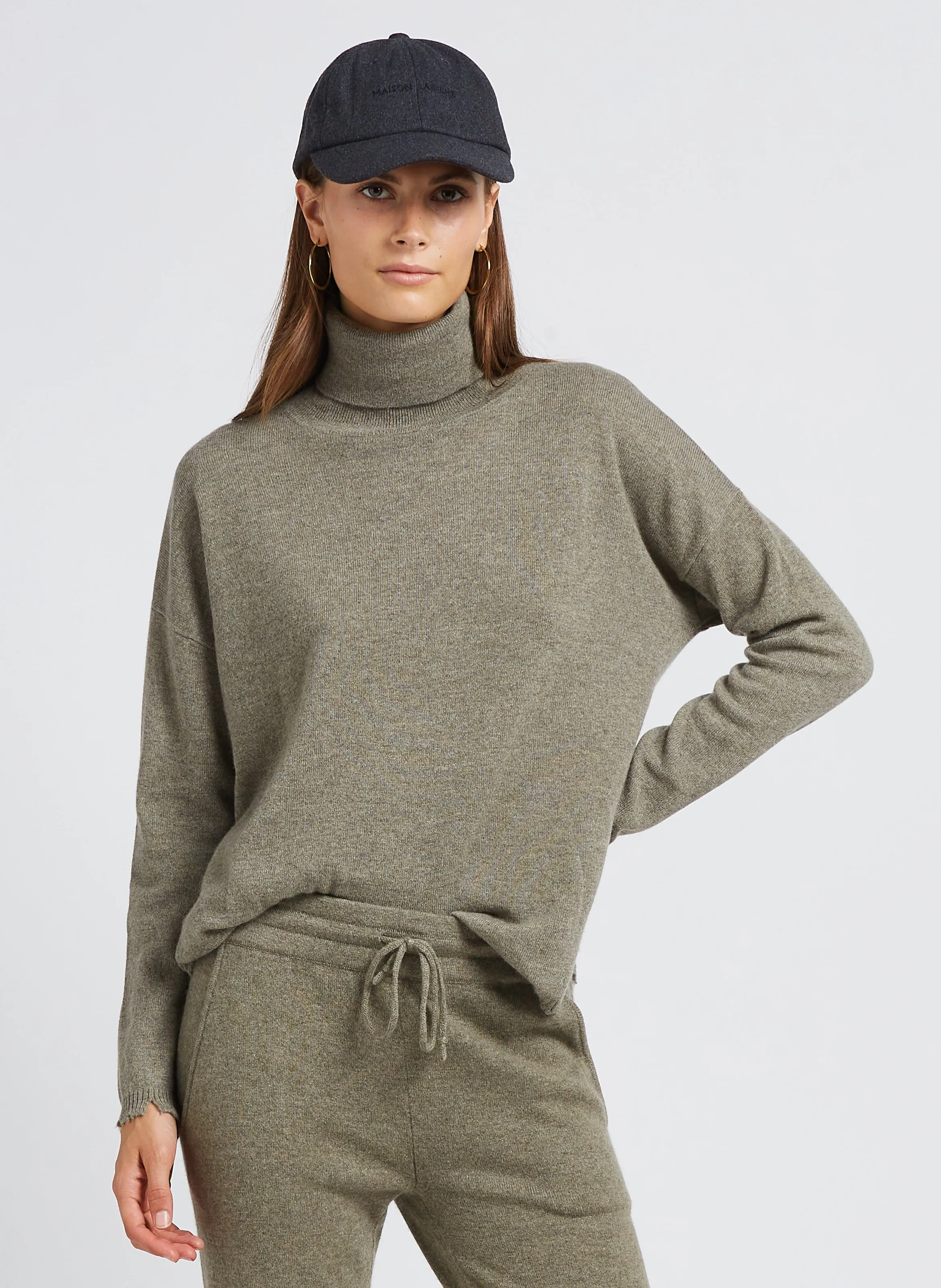 MAVIS  JERSEY HOLGADO DE CUELLO VUELTO DE CACHEMIRA EN VERDE
