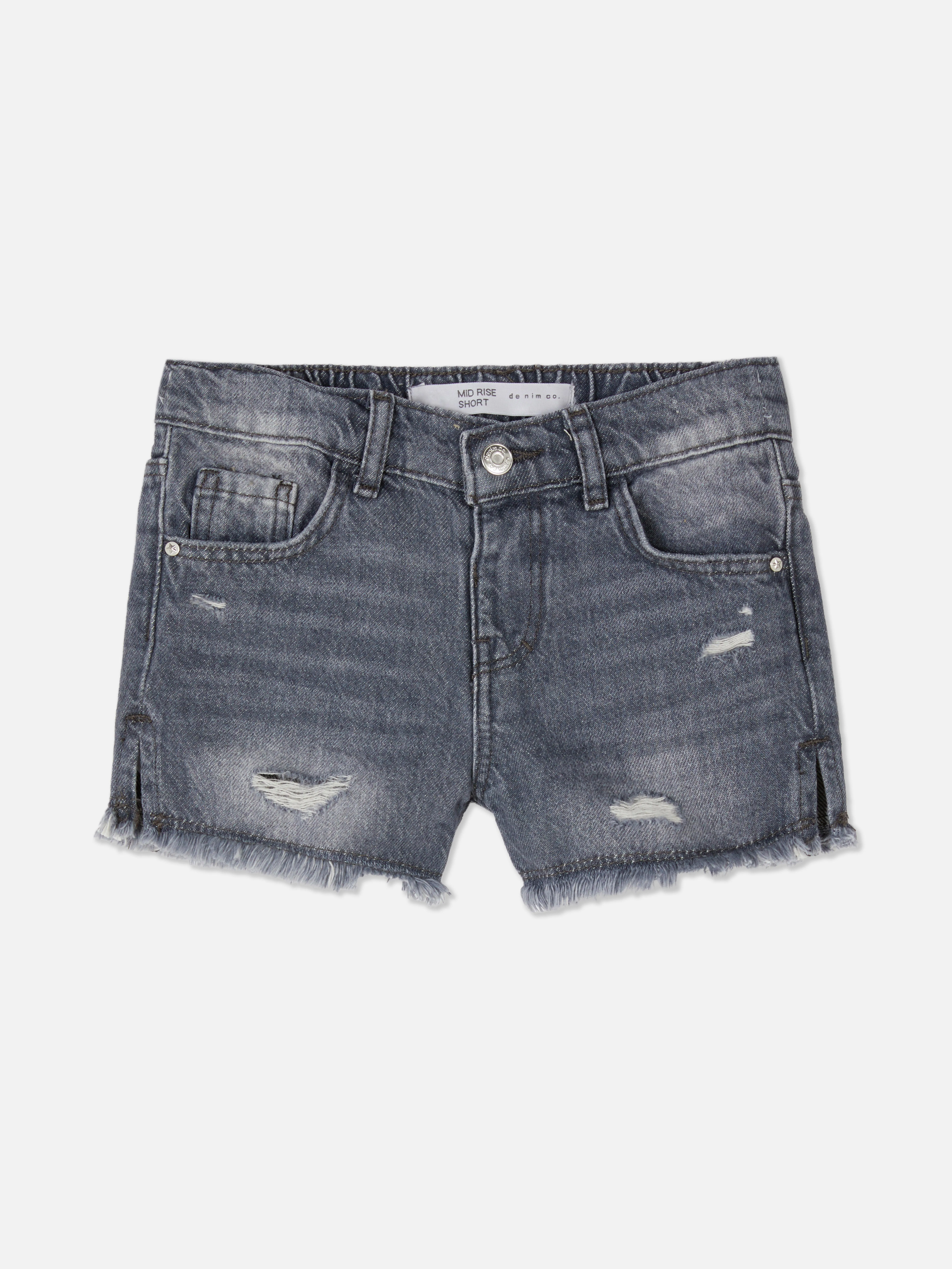 Pantalones cortos vaqueros desgastados y rasgados