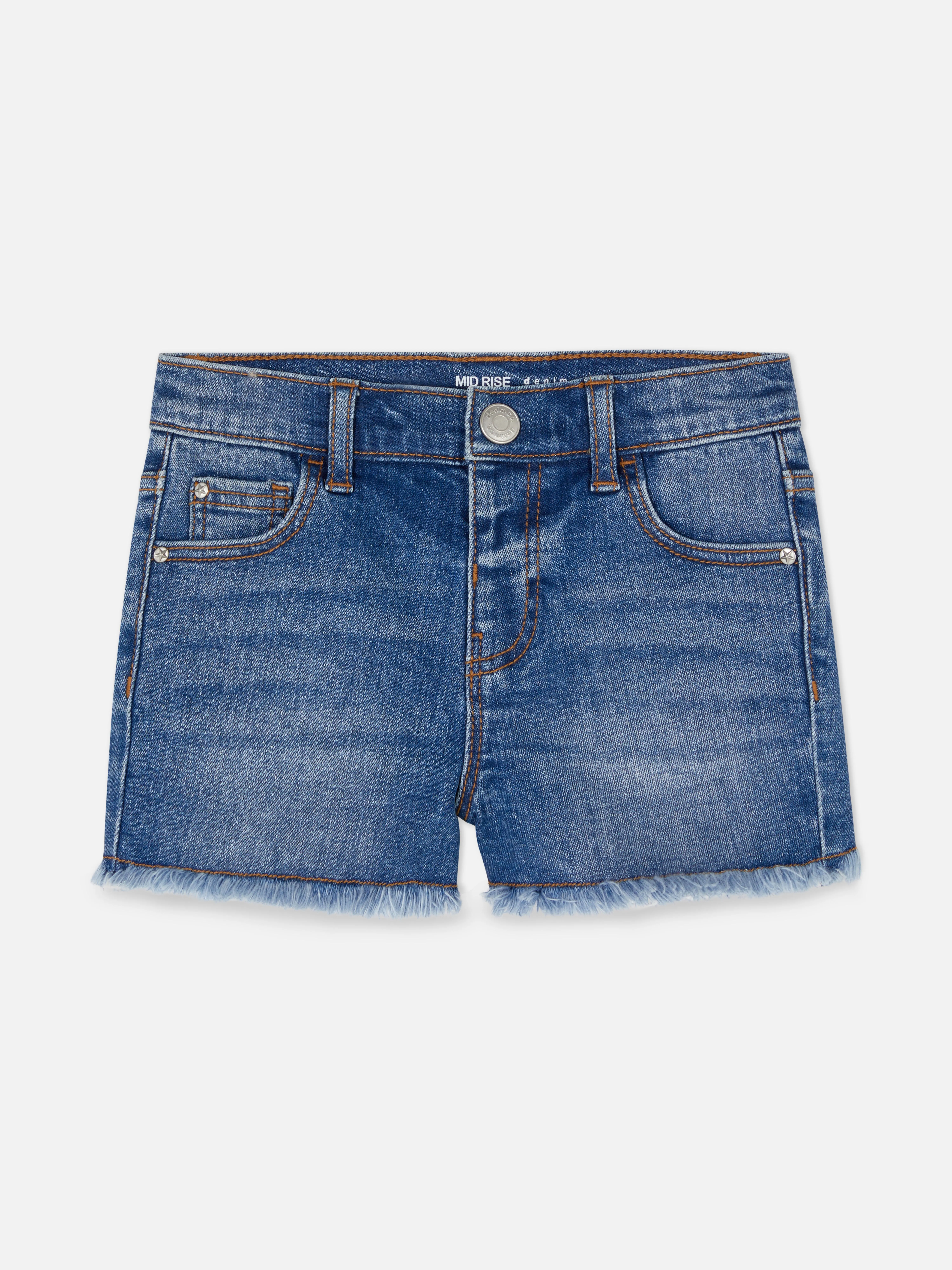 Pantalones vaqueros cortos con bajos deshilachados