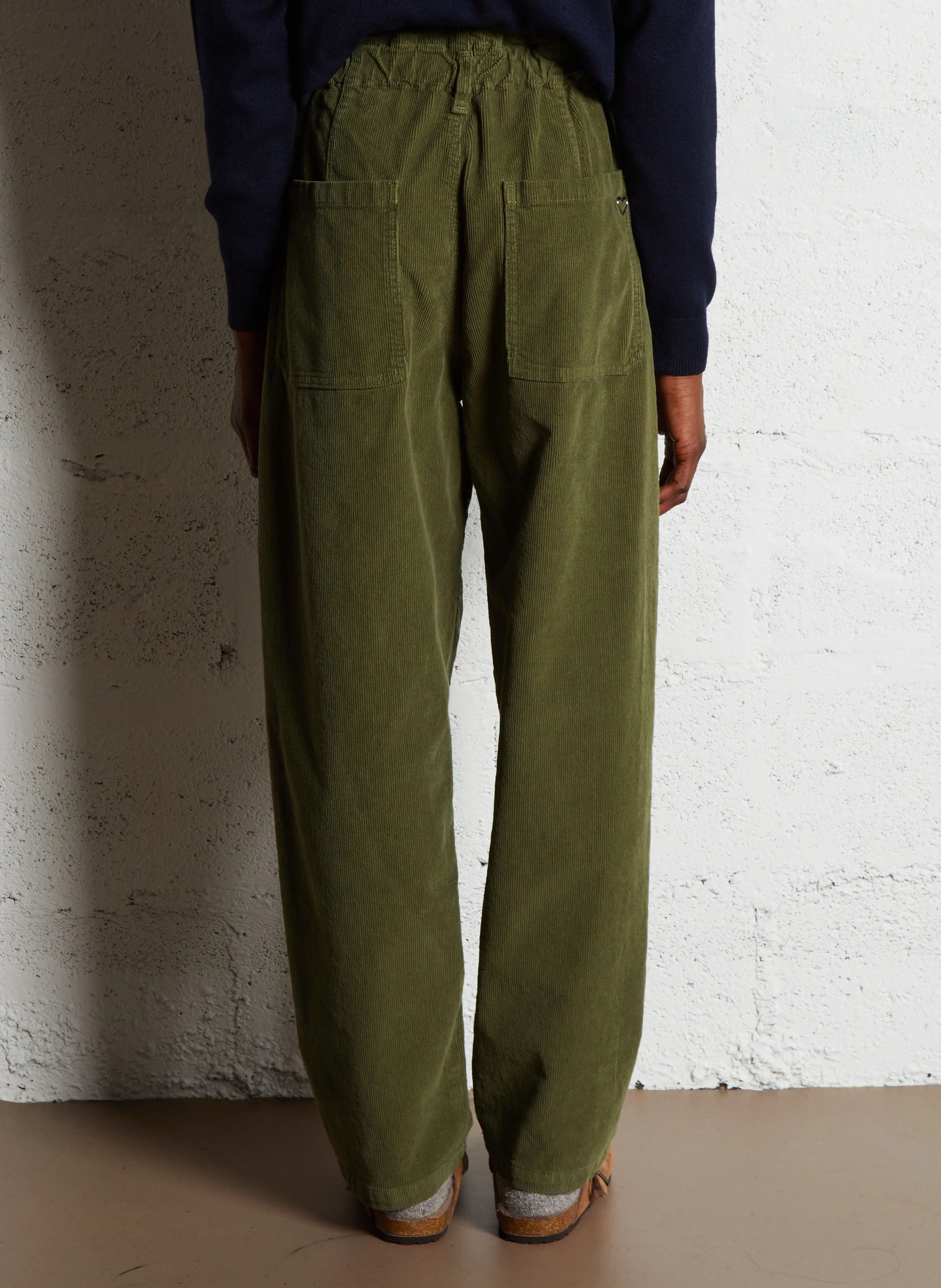 Pantalón de pana ancho en blanco