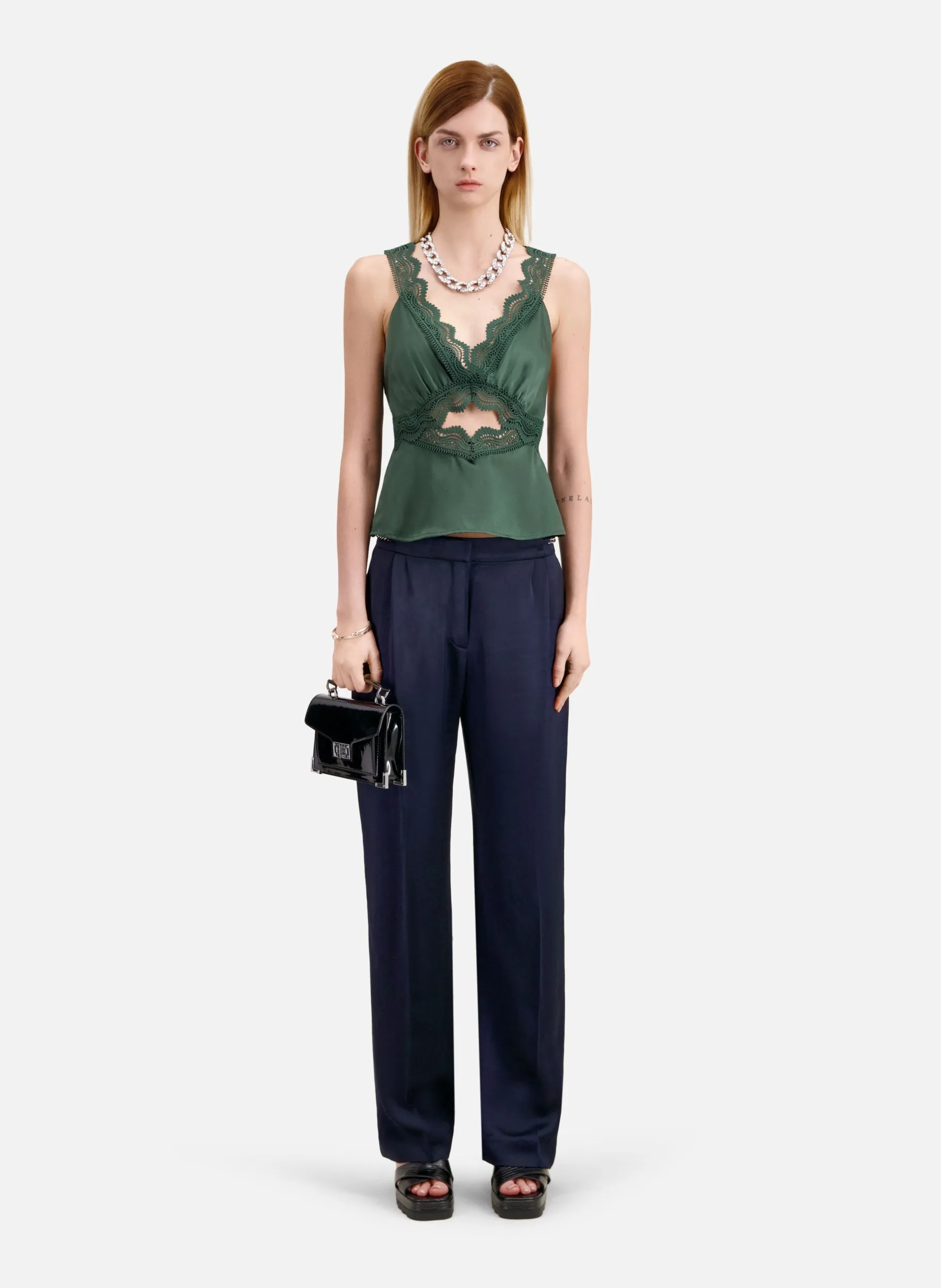Pantalón recto con pinzas en azul