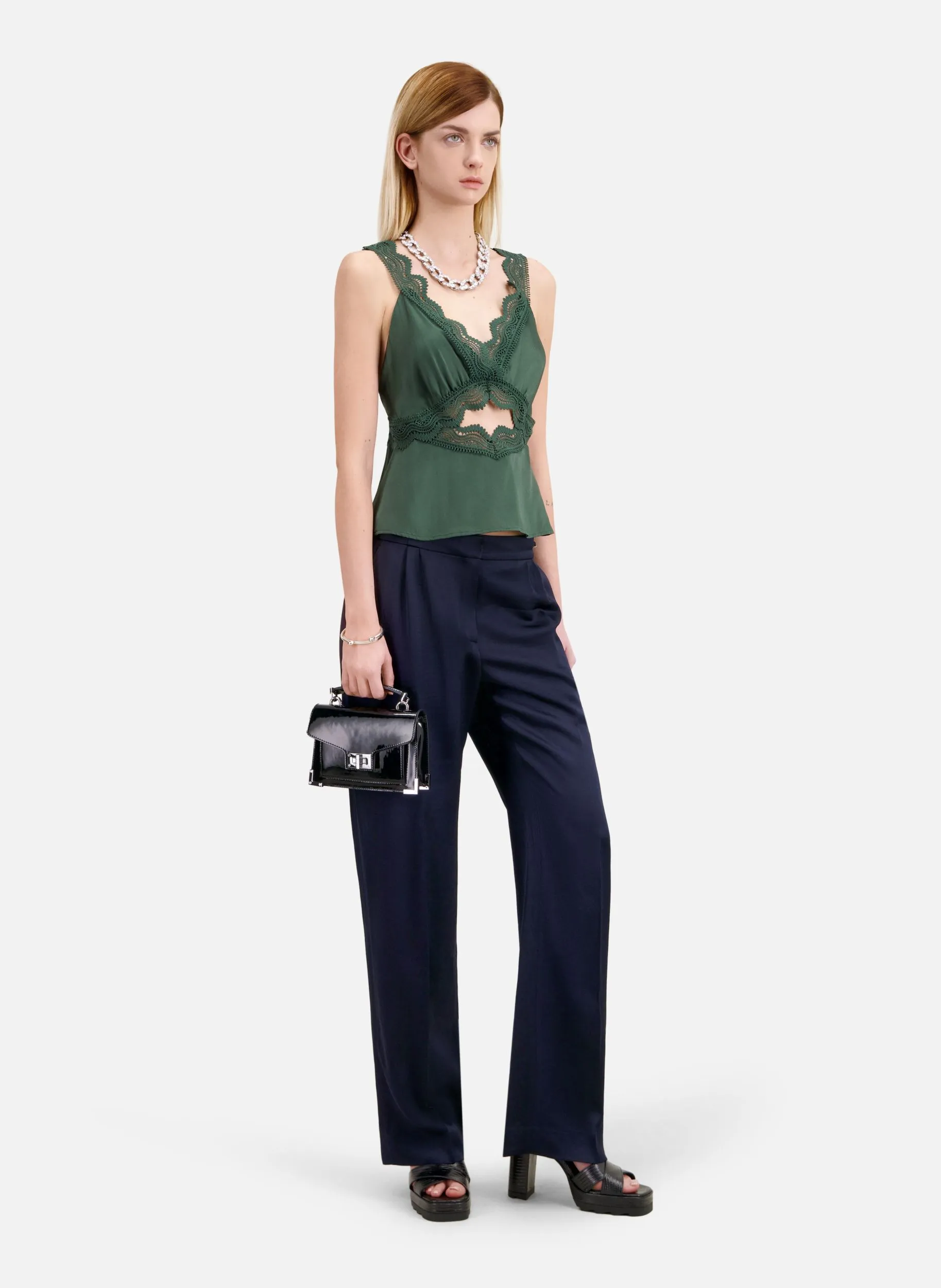 Pantalón recto con pinzas en azul