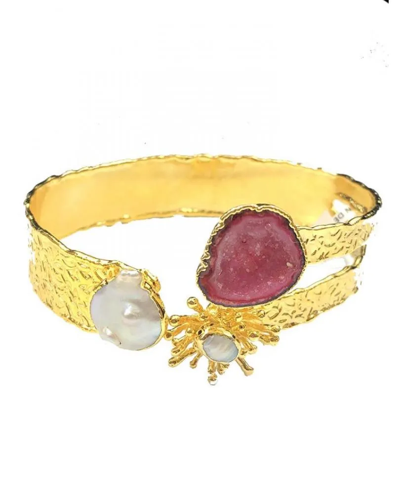 PULSERAS MUJER DORADAS CON PERLAS Y PIEDRA FUCSIA