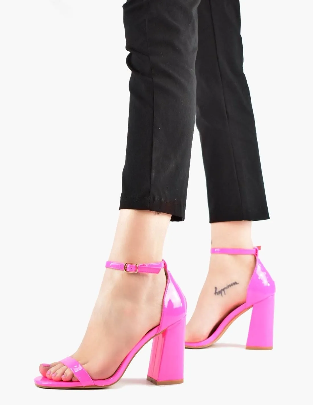 Sandalia charol fucsia