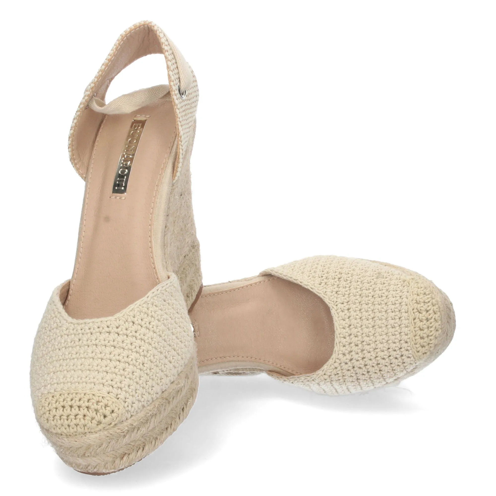 Sandalia de cuña pala cerrada mujer color beige
