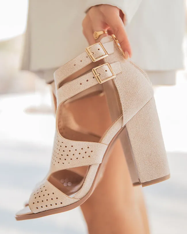 SANDALIA DE MUJER CON TACóN CUADRADO BEIGE  NINA
