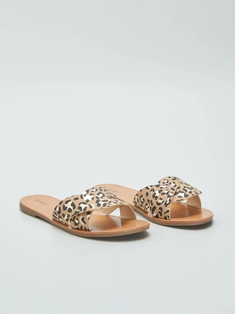 SANDALIAS CON ESTAMPADO DE LEOPARDO  MARRON