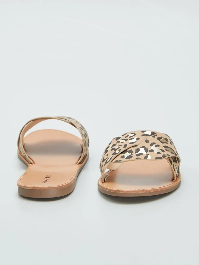 SANDALIAS CON ESTAMPADO DE LEOPARDO  MARRON