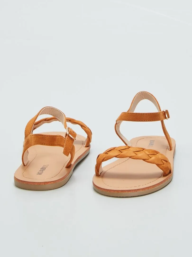 SANDALIAS CON TIRAS TRENZADAS  MARRON