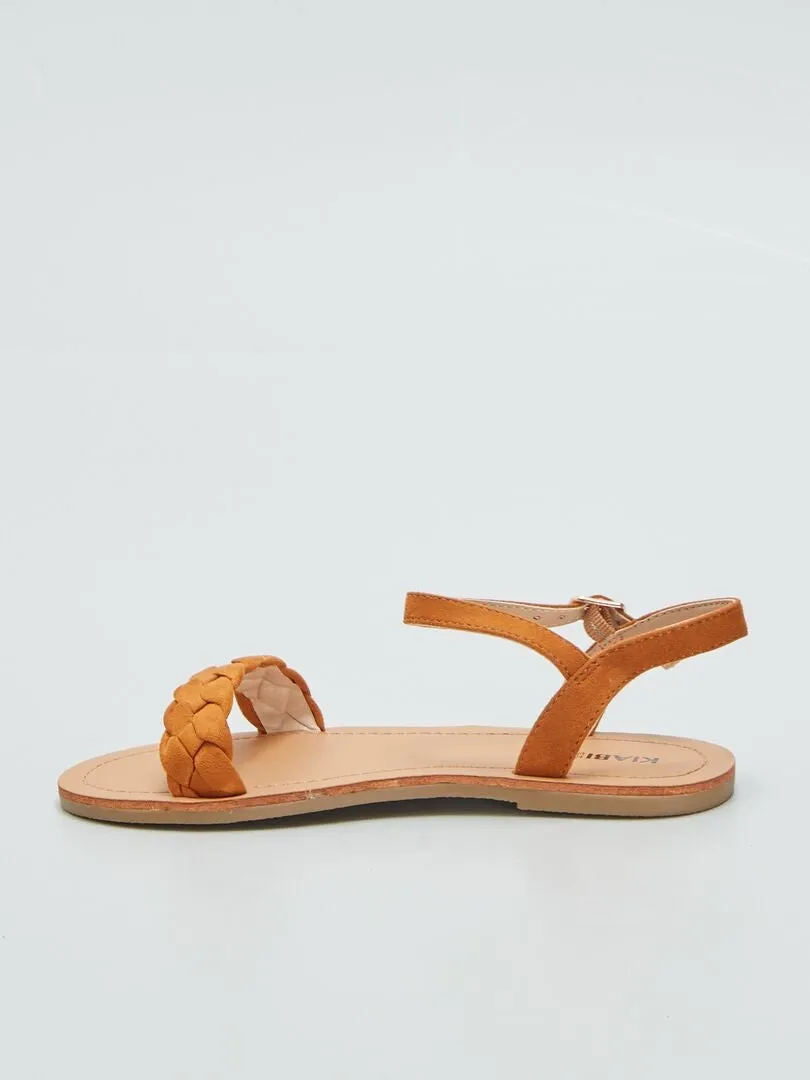 SANDALIAS CON TIRAS TRENZADAS  MARRON