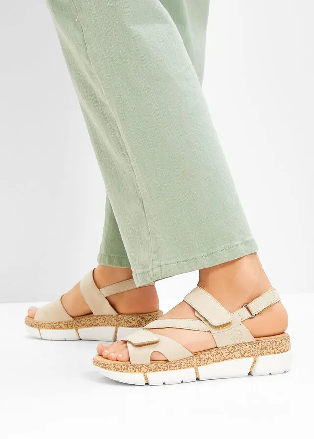 Sandalias de tacón con cuña Beige