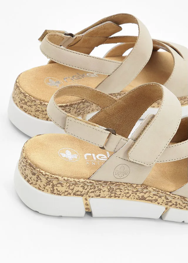 Sandalias de tacón con cuña Beige