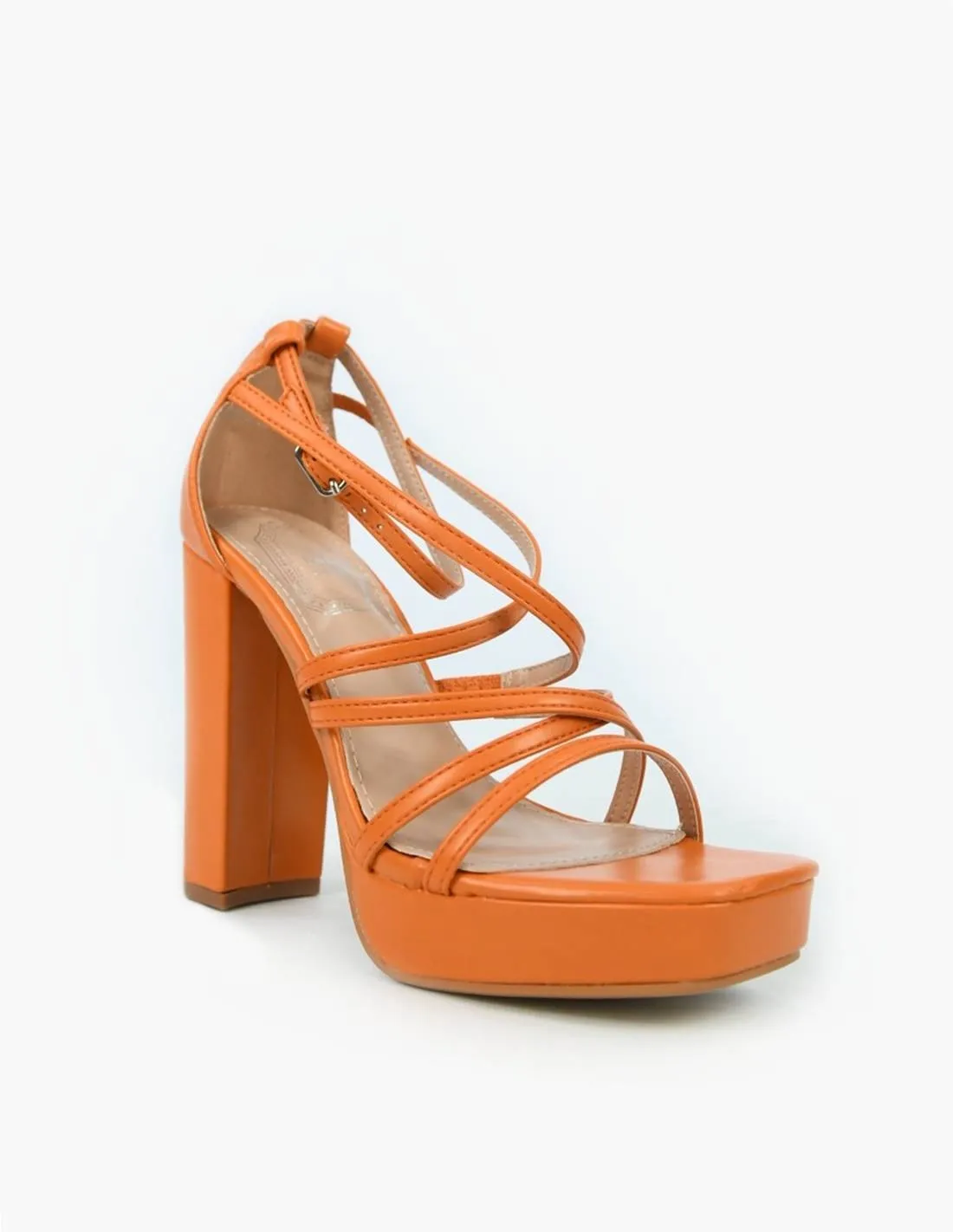 Sandalias naranjas cintas