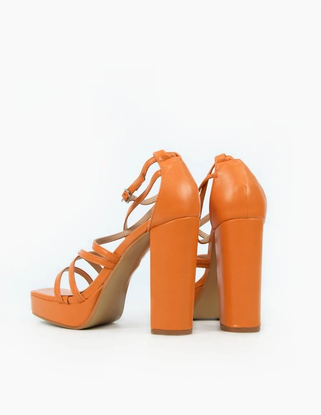 Sandalias naranjas cintas