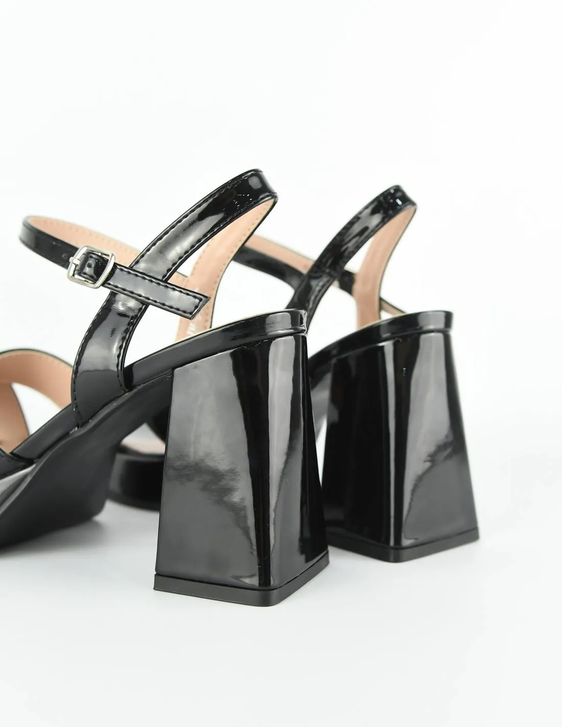 Sandalias negras de charol | Prin